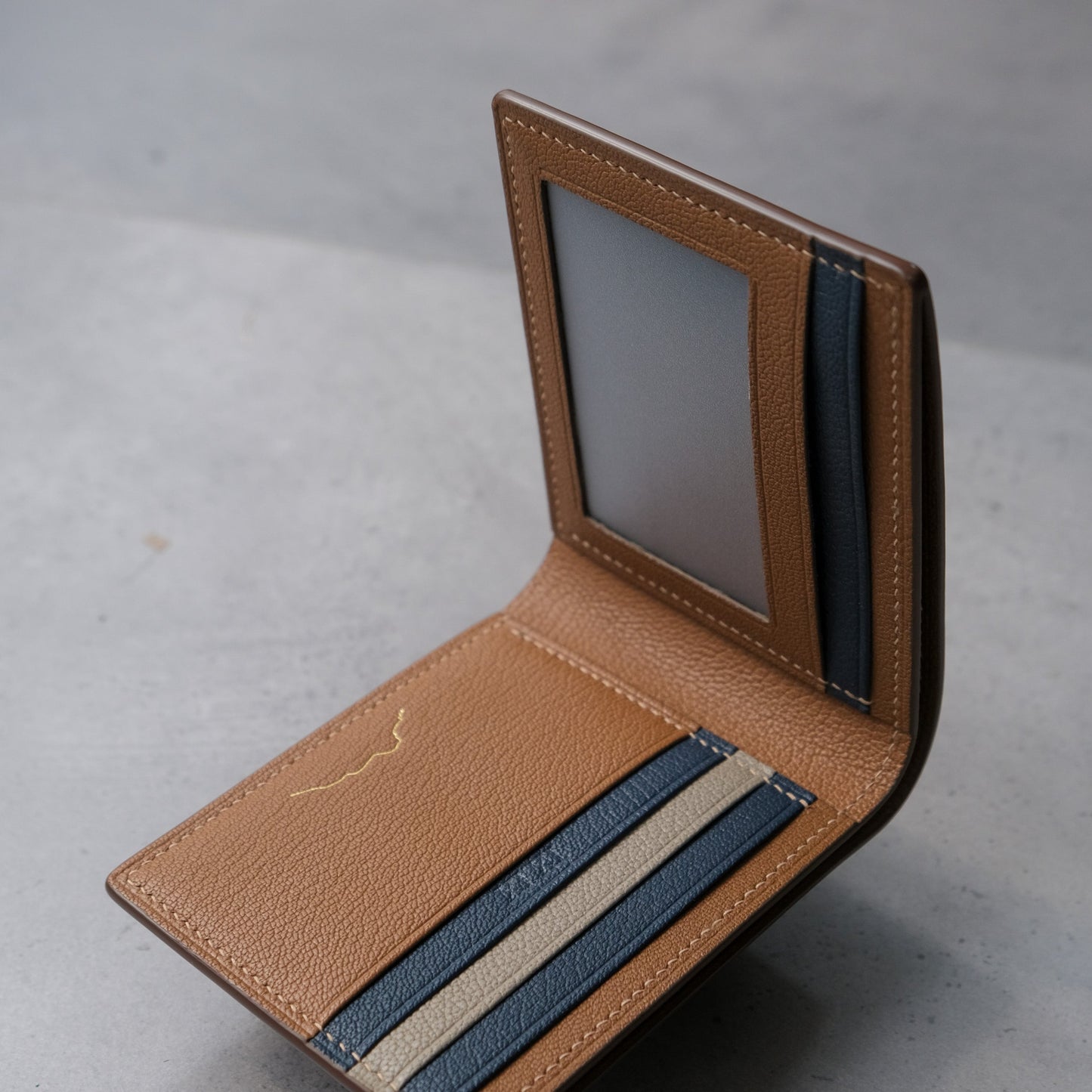 Classic Bifold Wallet 撞色兩摺銀包【Gold】