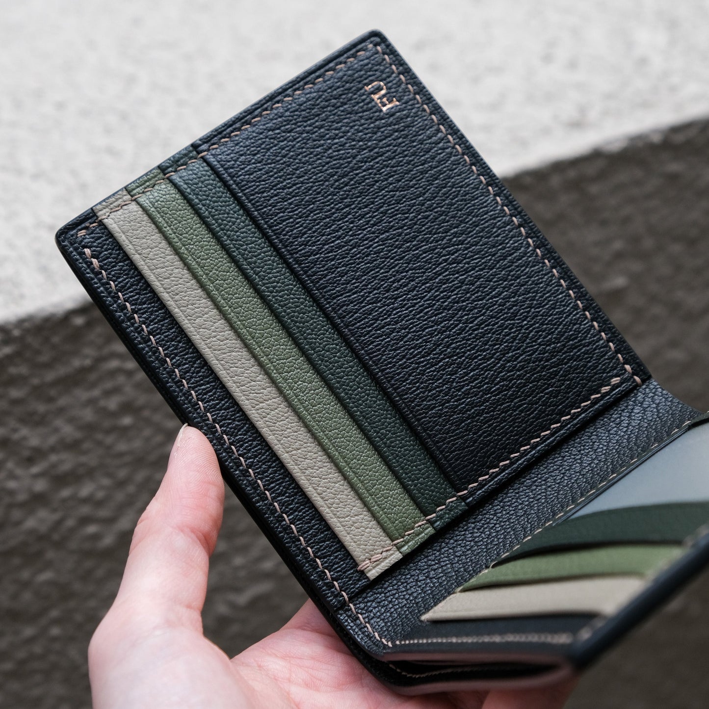 Classic Bifold Wallet 漸變兩摺銀包【Noir】