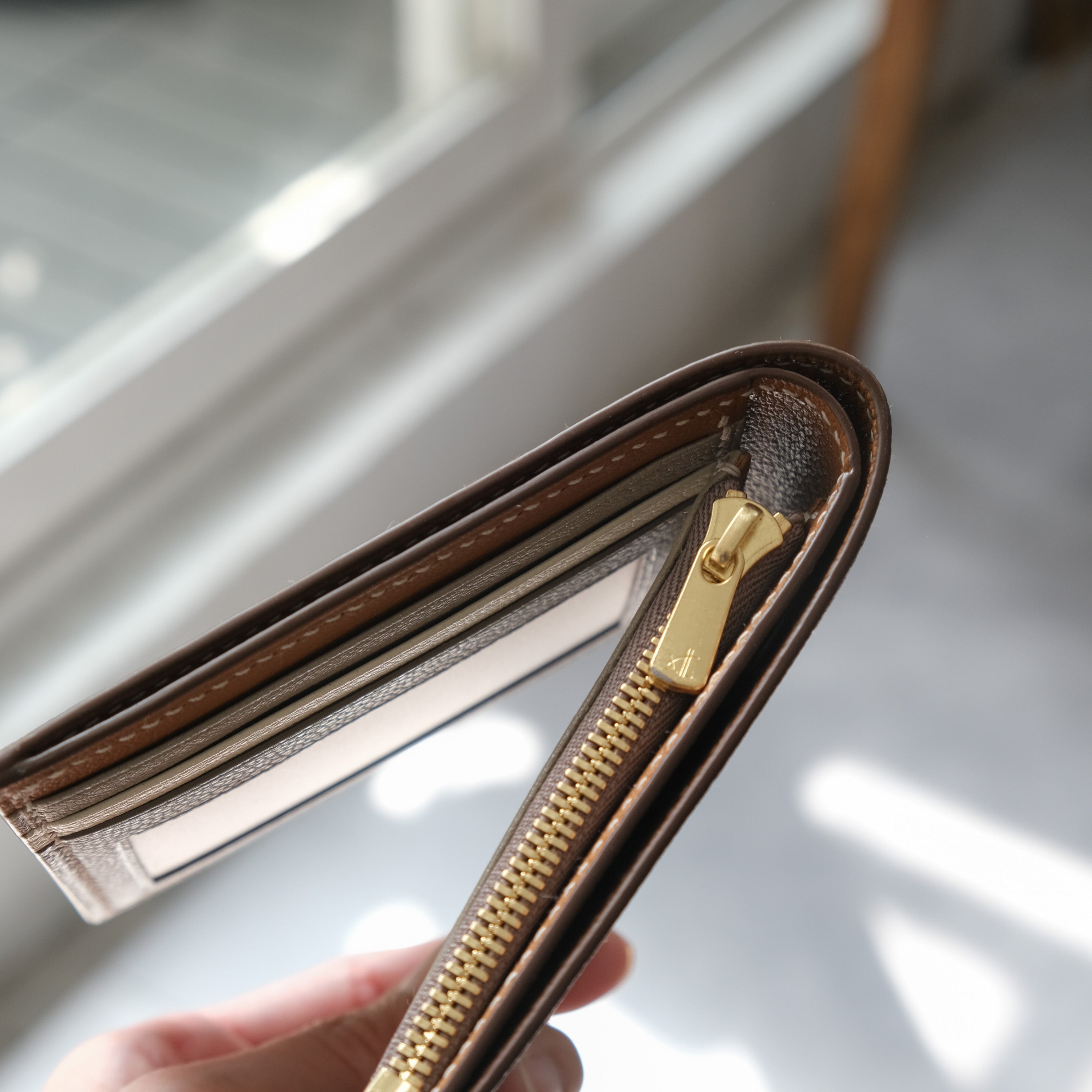 LIONROCK Bifold Zip Wallet