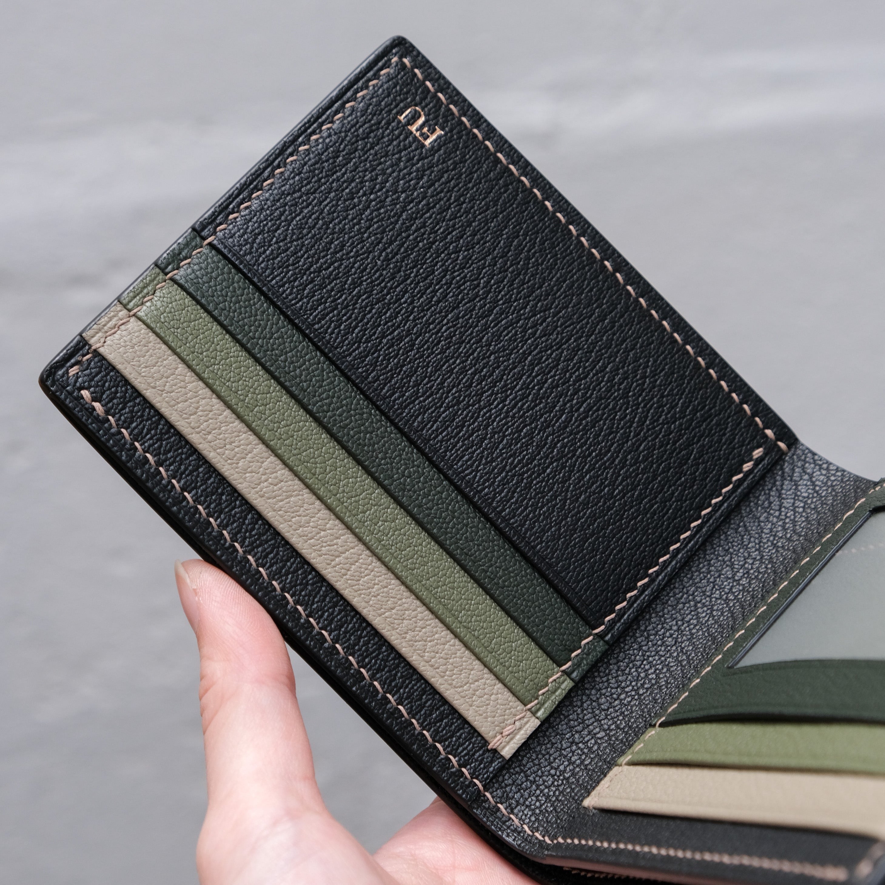 CLASSIC Bifold Wallet