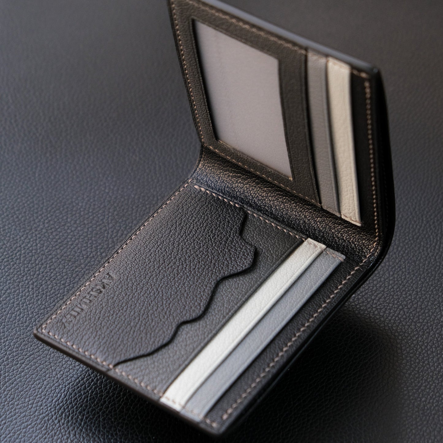 Lionrock Bifold Wallet 獅子山漸變銀包【Noir】